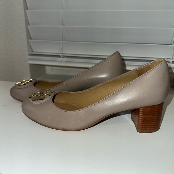 Tory Burch Chelsea Round Toe Block Heel - Picture 3 of 6